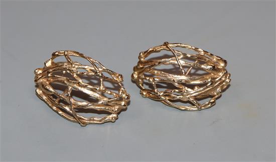 A pair of modern 9ct gold naturalistic cagework earrings by Jane M. Watling, approx. 35mm.